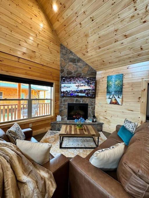 Willa New! Indoor Pool/Ps 5/Hot Tub/Parkway Pigeon Forge Zewnętrze zdjęcie